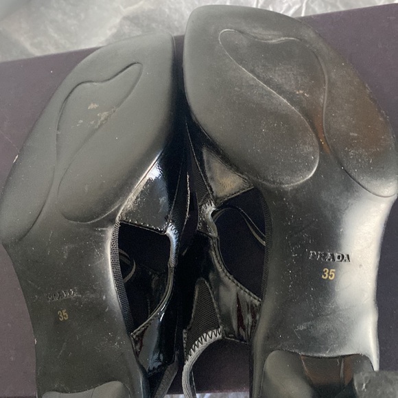Vintage Prada sandal with black and a little gray trim in size 5 - Picture 9 of 13